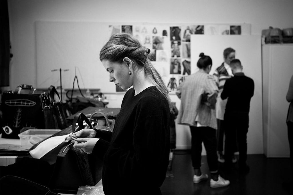 diana-aparo-backstage-04