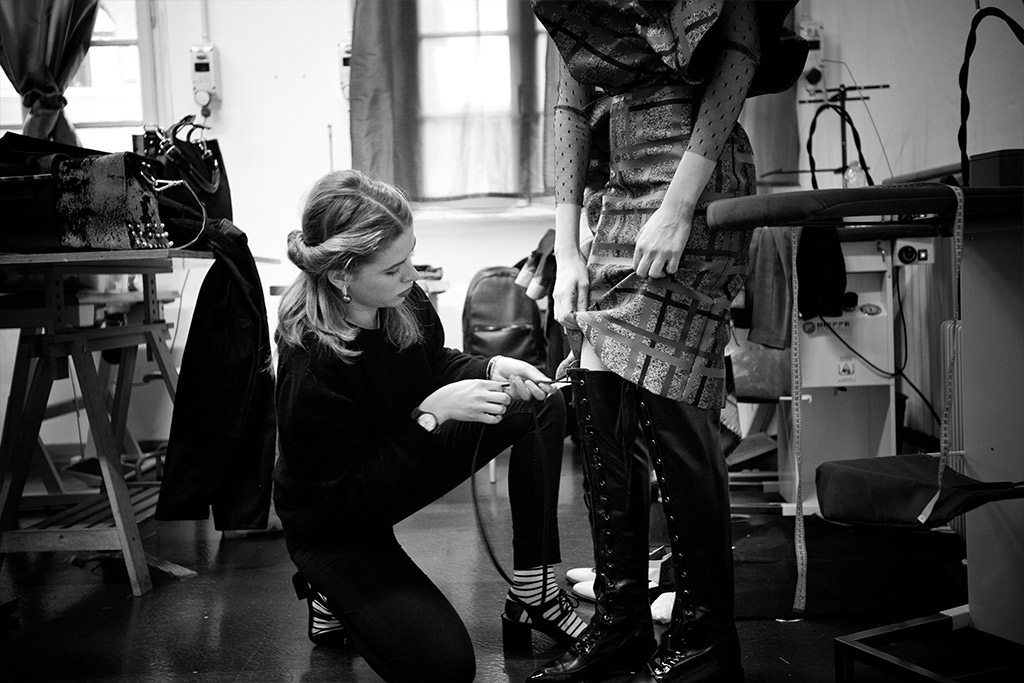 diana-aparo-backstage-05