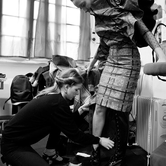 diana-aparo-backstage-07